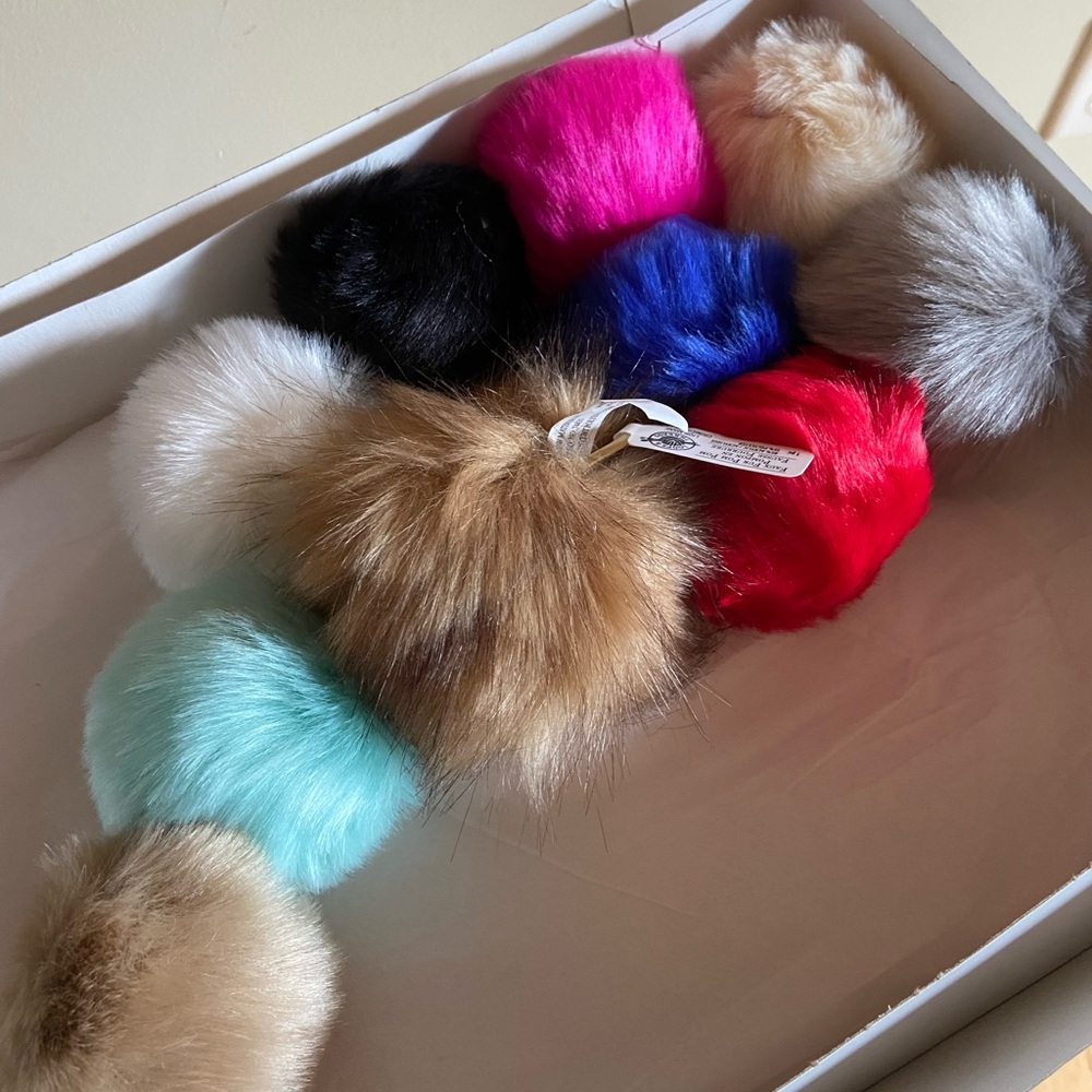 🧶 Faux Fur Pom Pom Hat Toppers – Set of 11 – NEW